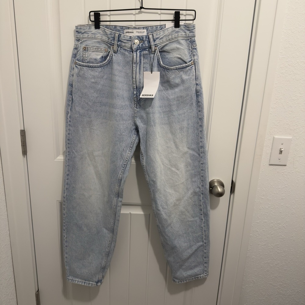 Bershka Denim Women's Loose Light Wash Straight leg Size 31